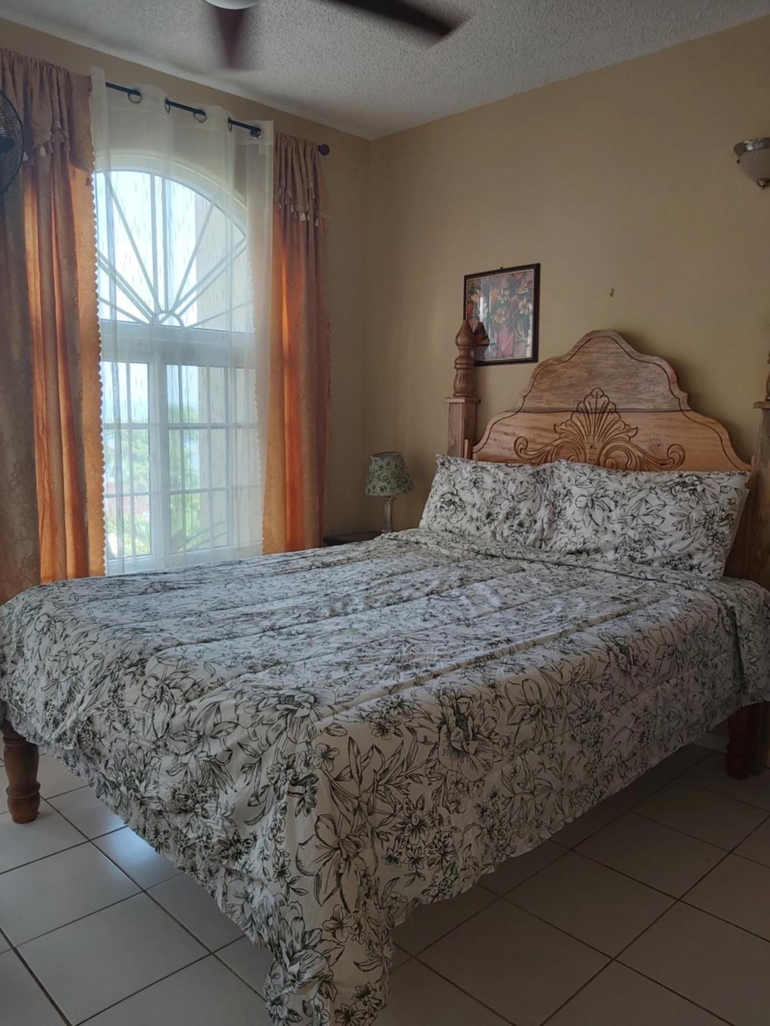 Elegant Condo Awesome View Ocho Rios Værelse billede